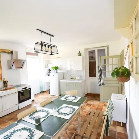 Casa vacanze Celles-sur-ource, 3 Pieces, 6 Personnes - Fr-1-543-199 *